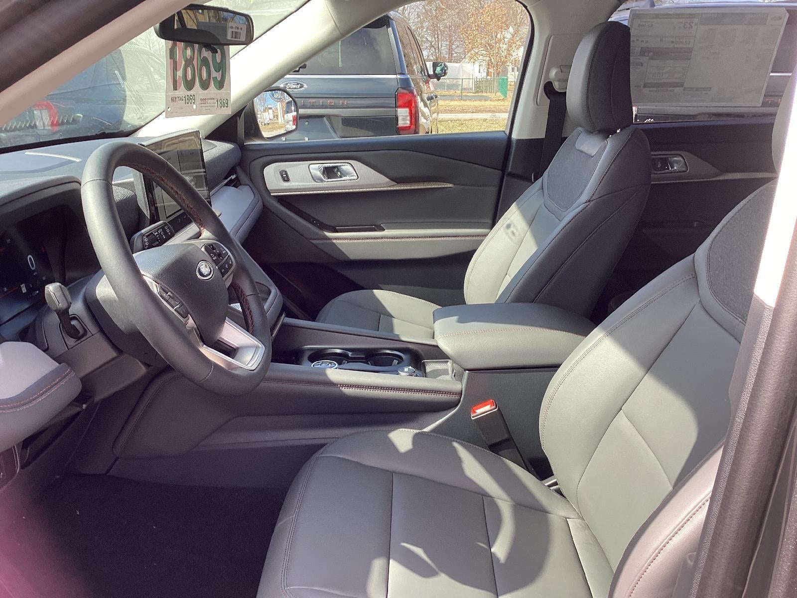 2025 Ford Explorer Active