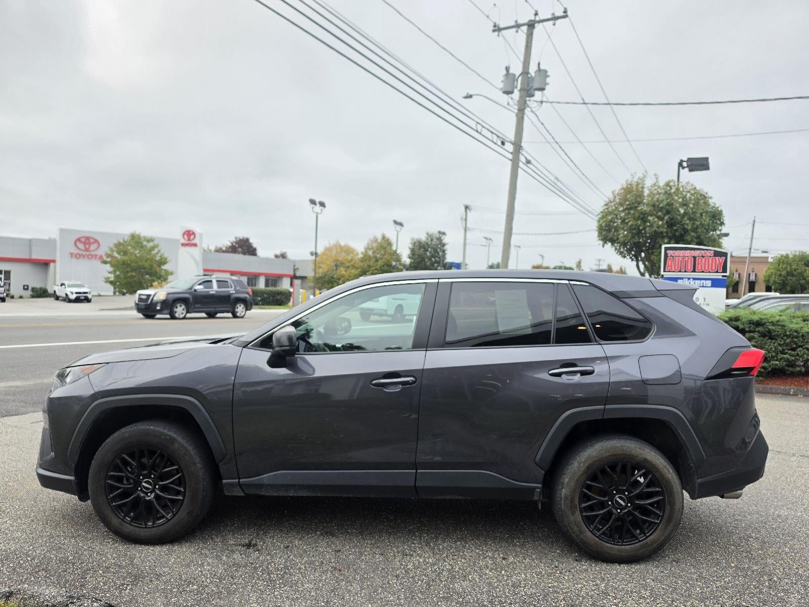 2022 Toyota RAV4 LE