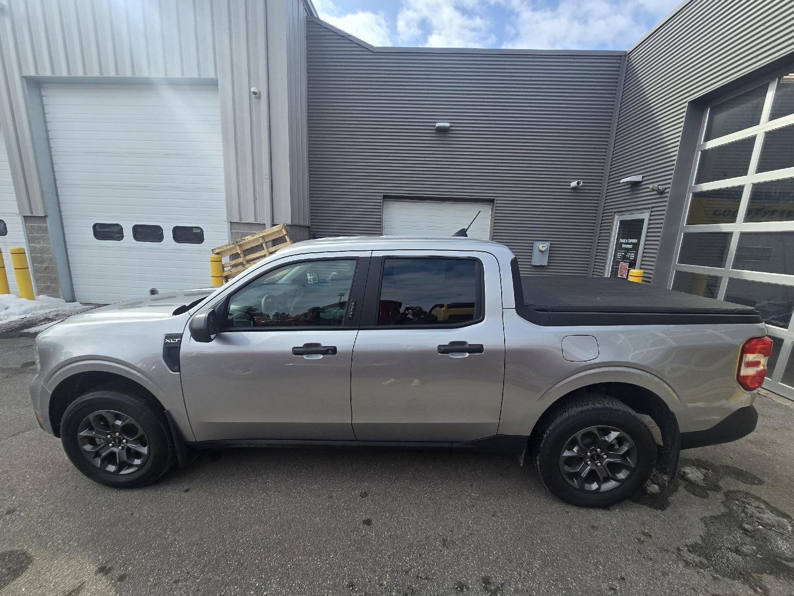 2023 Ford MAVERICK XL/XLT Base