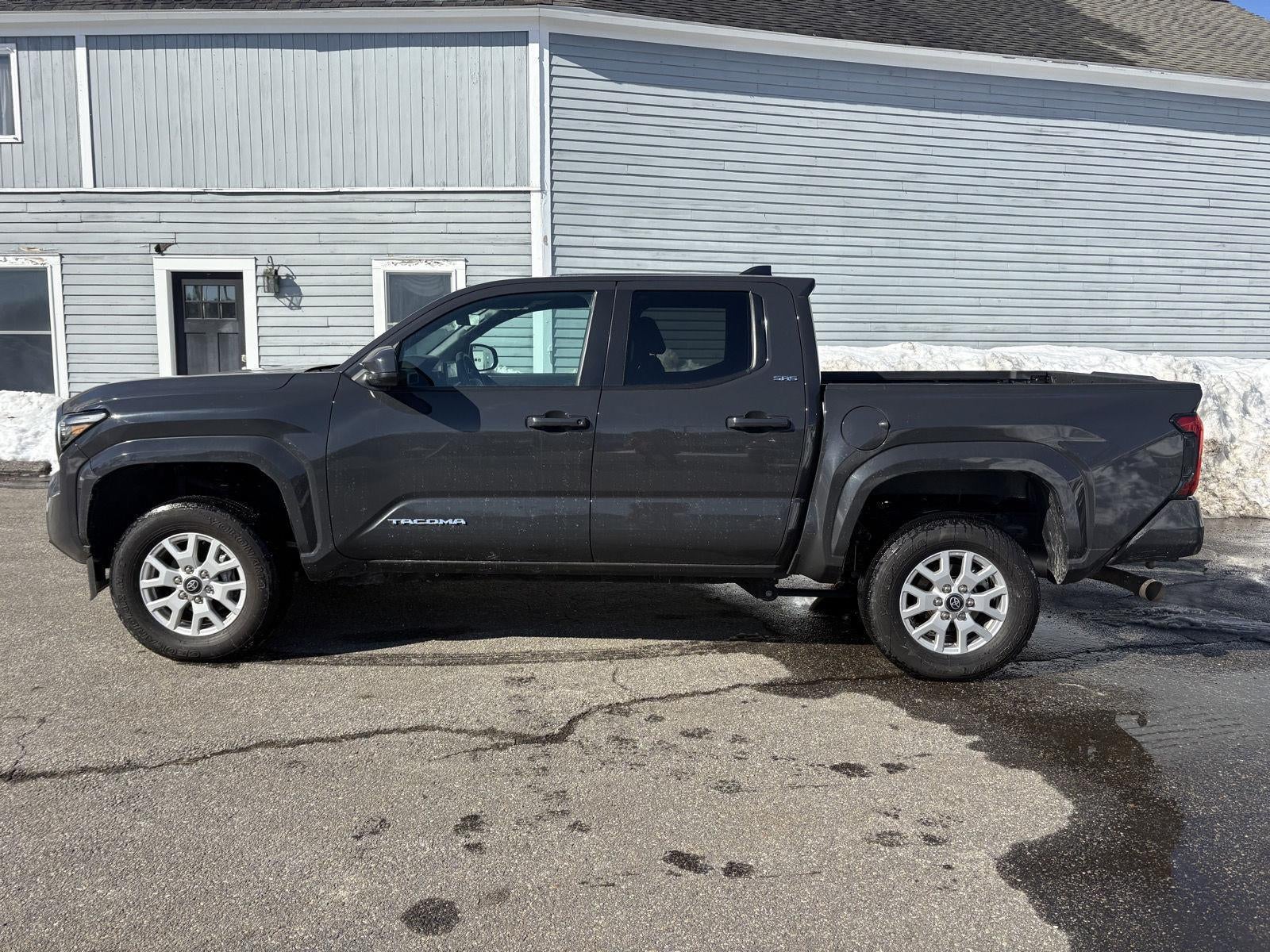 2024 Toyota TACOMA DOUBLE C SR5