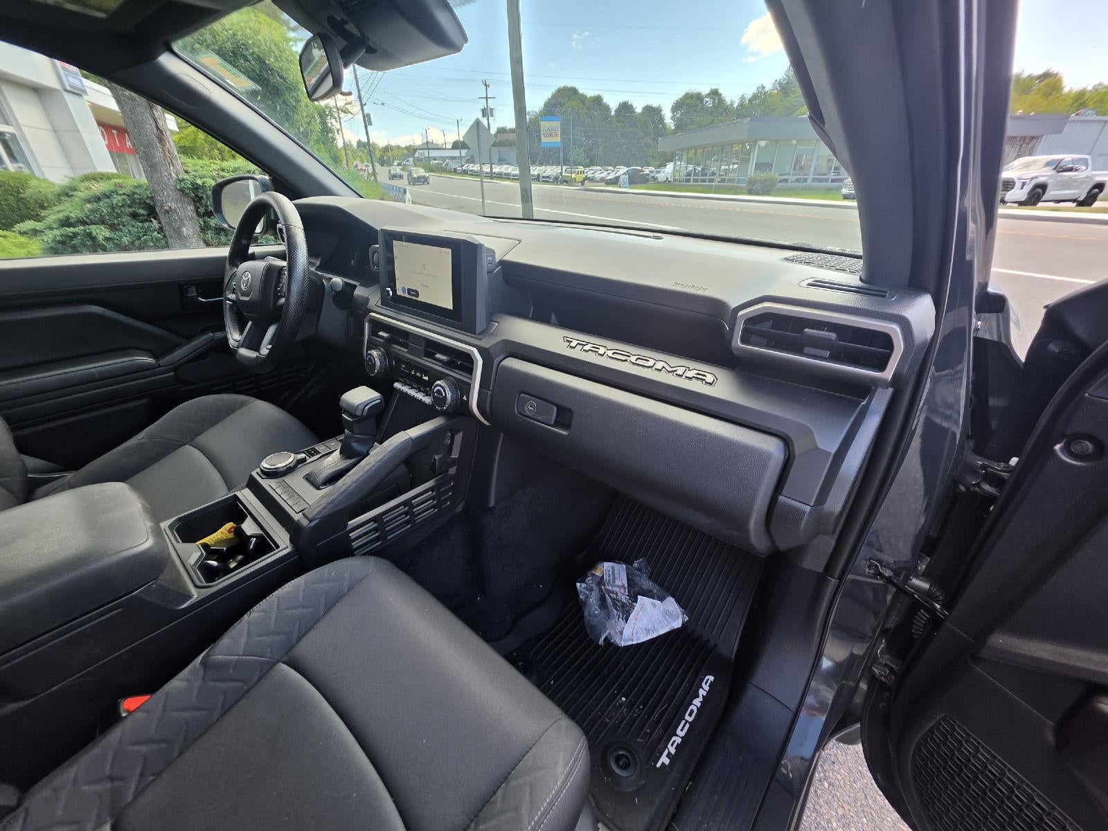 2025 Toyota Tacoma Xtracab/ SR