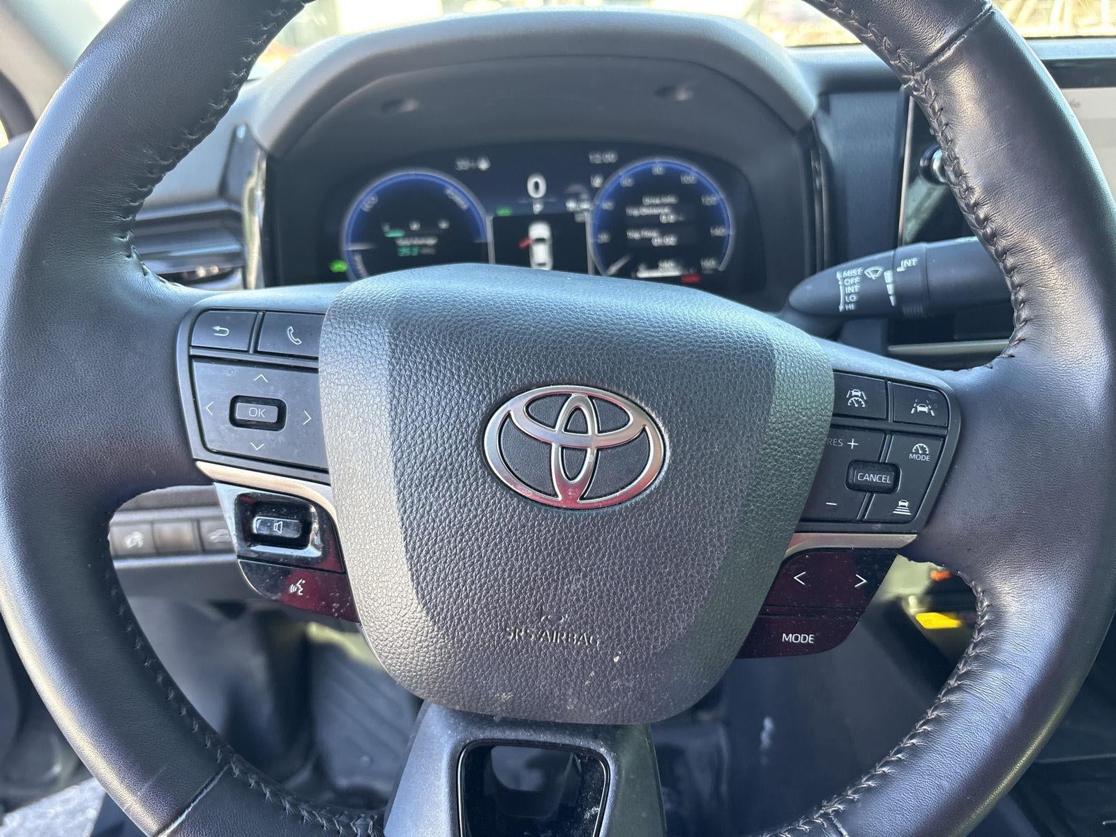 2025 Toyota CAMRY XSE/XLE/L Base