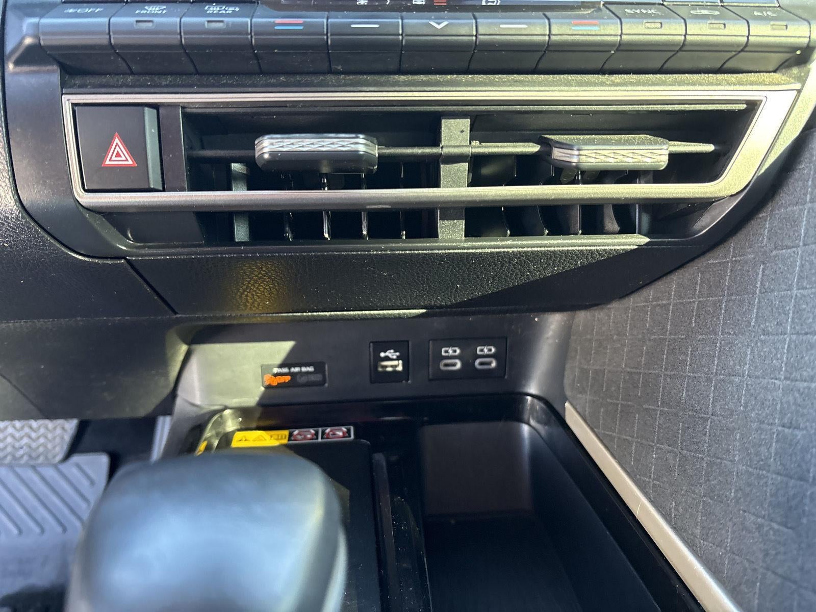 2025 Toyota CAMRY XSE/XLE/L Base