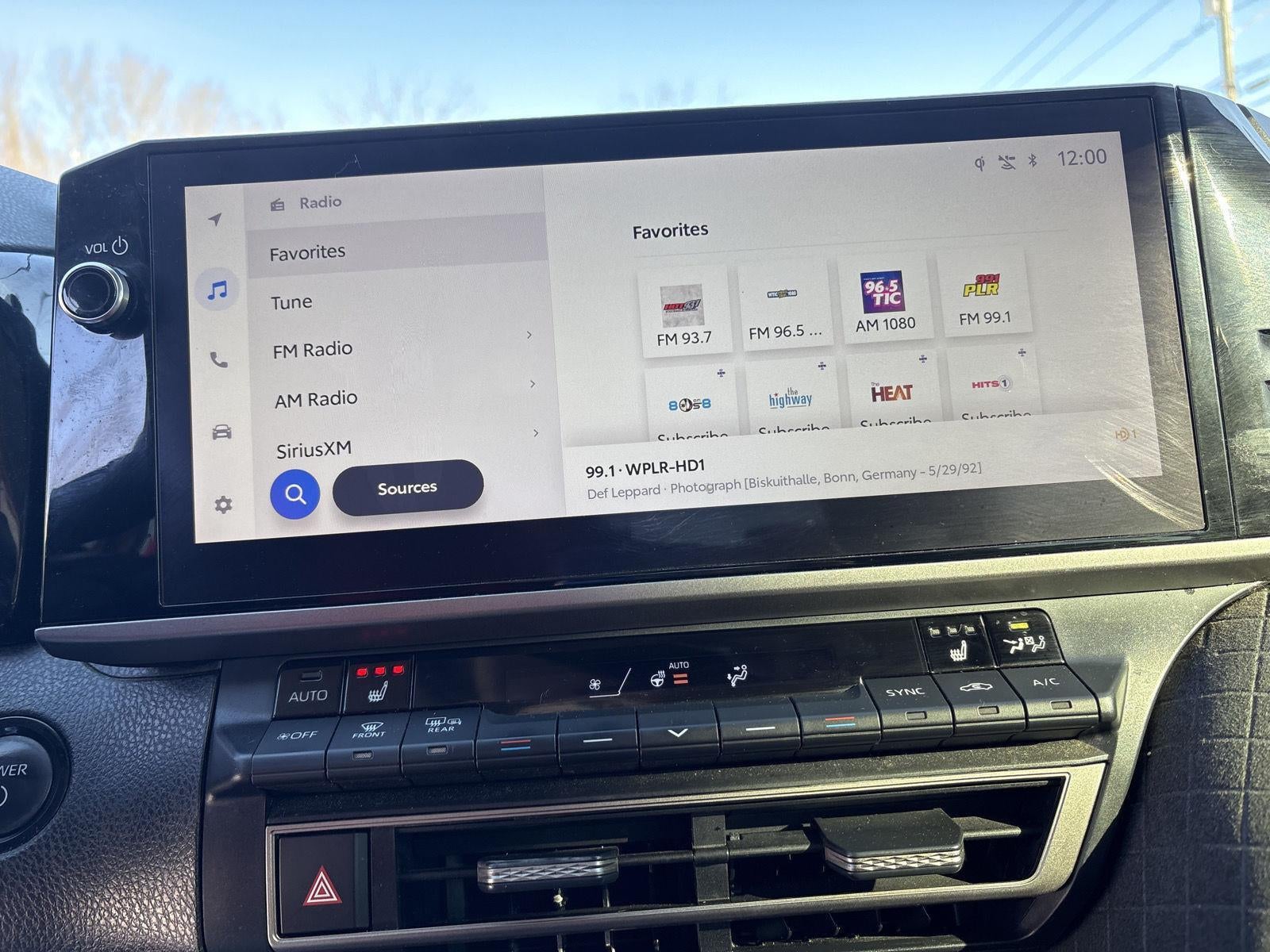2025 Toyota CAMRY XSE/XLE/L Base
