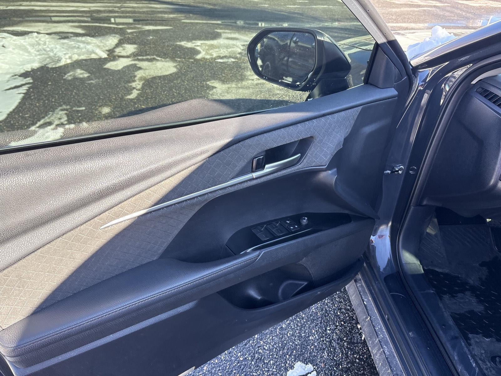 2025 Toyota CAMRY XSE/XLE/L Base