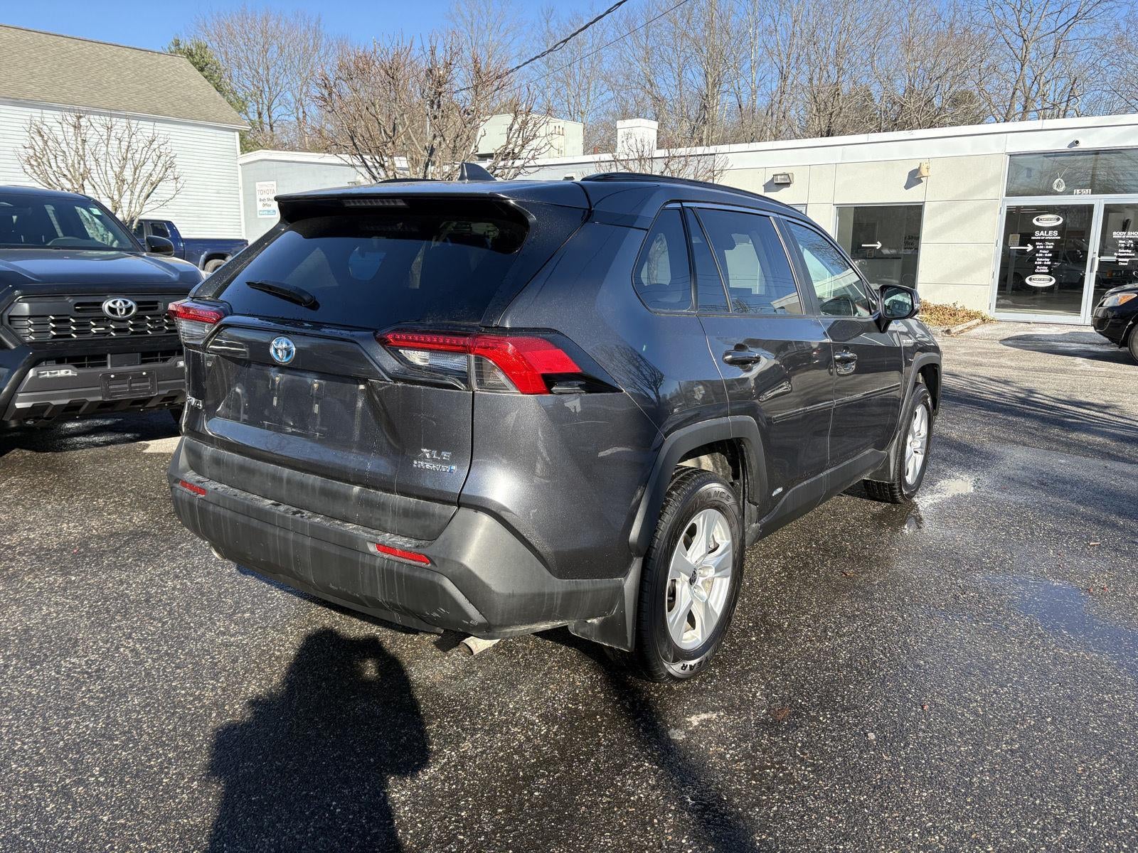 2021 Toyota RAV4 Hybrid XLE