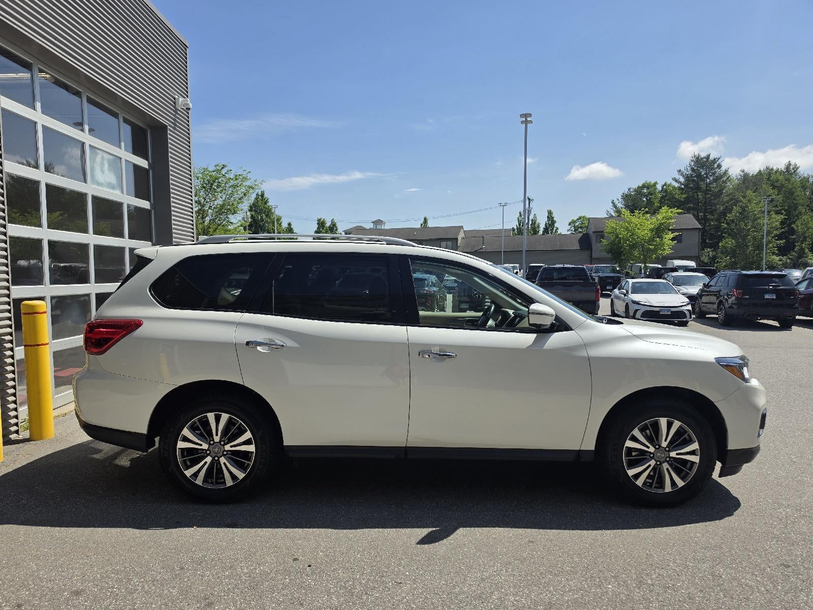 2019 Nissan Pathfinder SL