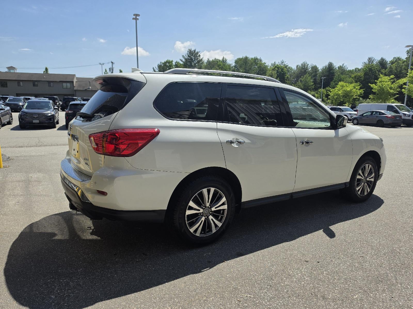 2019 Nissan Pathfinder SL