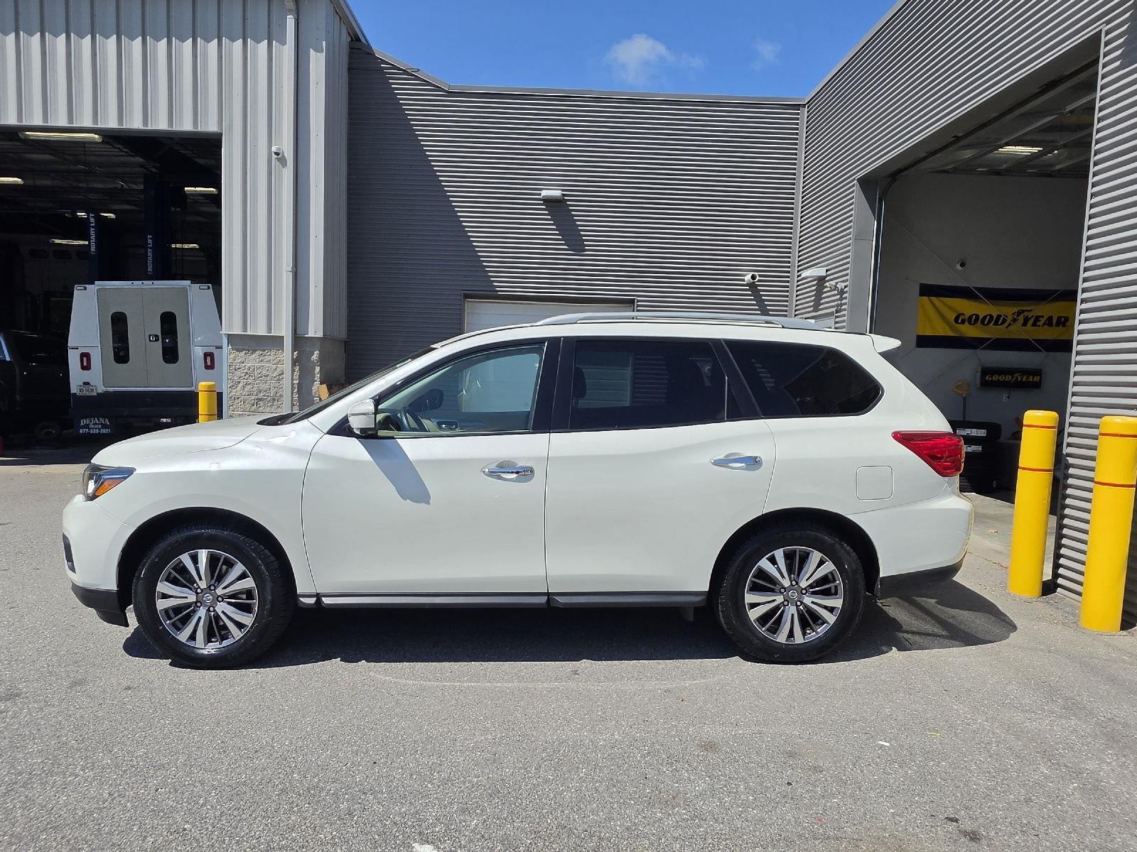 2019 Nissan Pathfinder SL