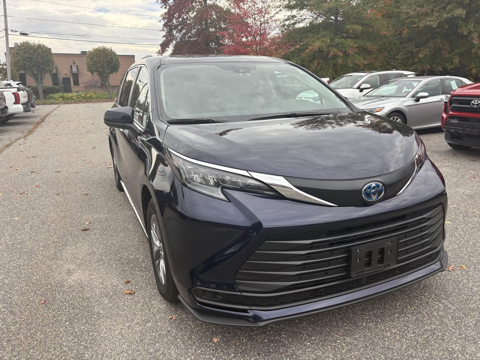 2024 Toyota Sienna LE