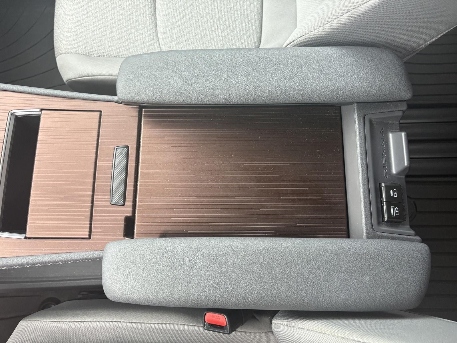 2024 Toyota Sienna LE