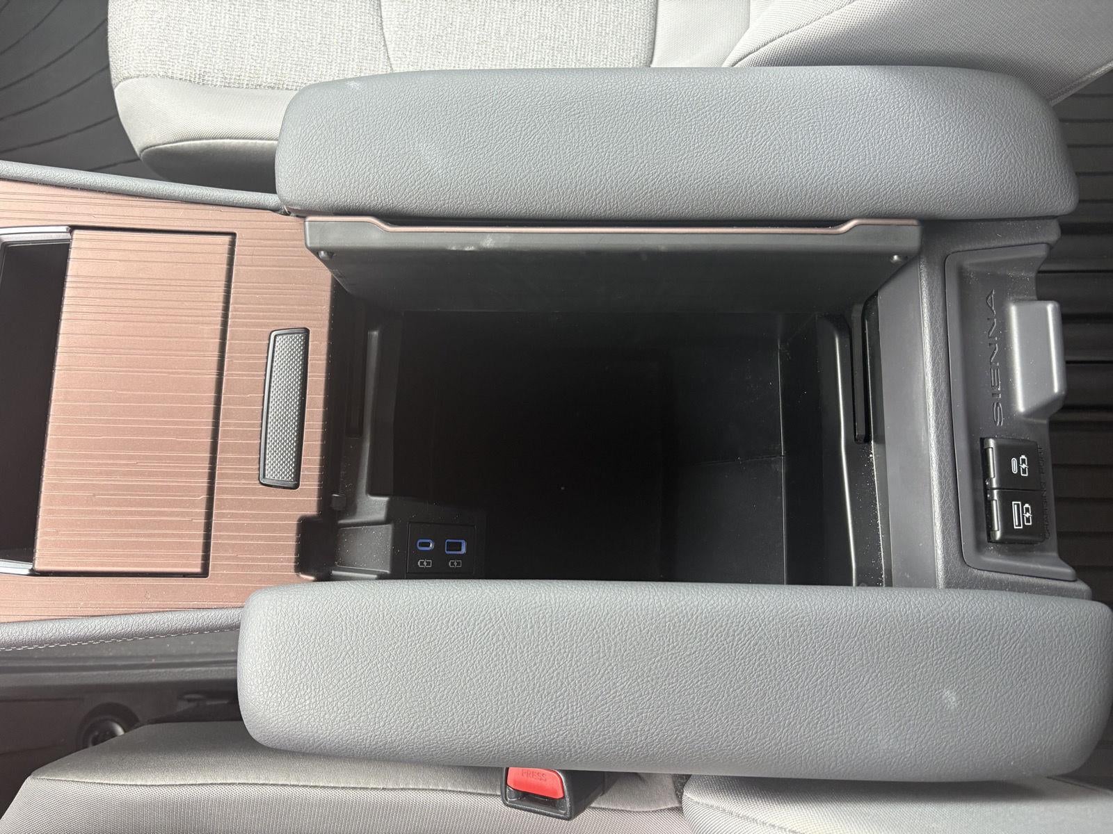 2024 Toyota Sienna LE