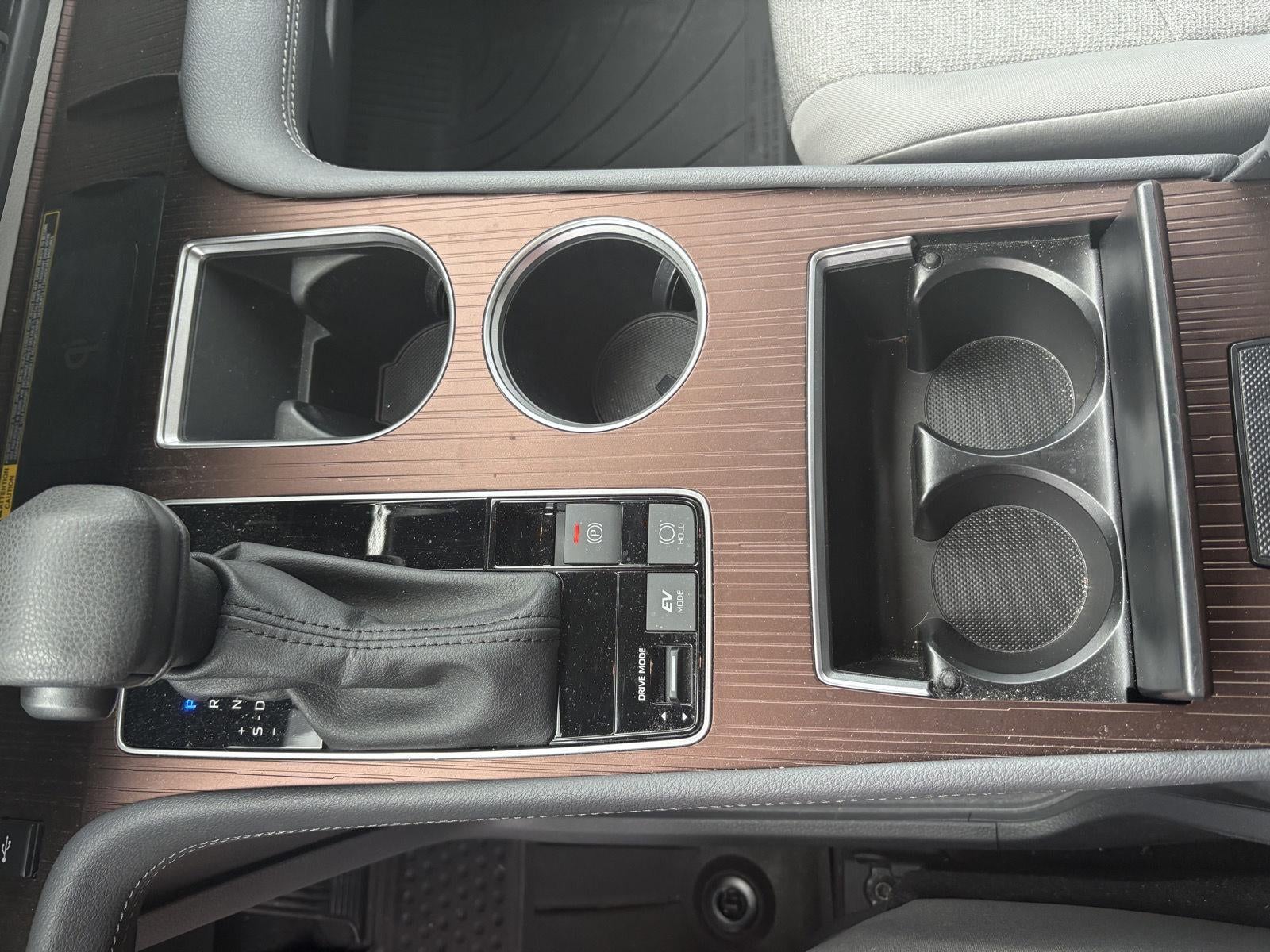 2024 Toyota Sienna LE