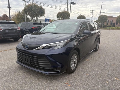 2024 Toyota Sienna LE