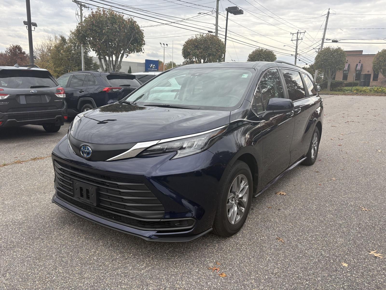 2024 Toyota Sienna LE