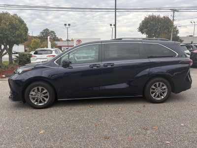 2024 Toyota Sienna LE