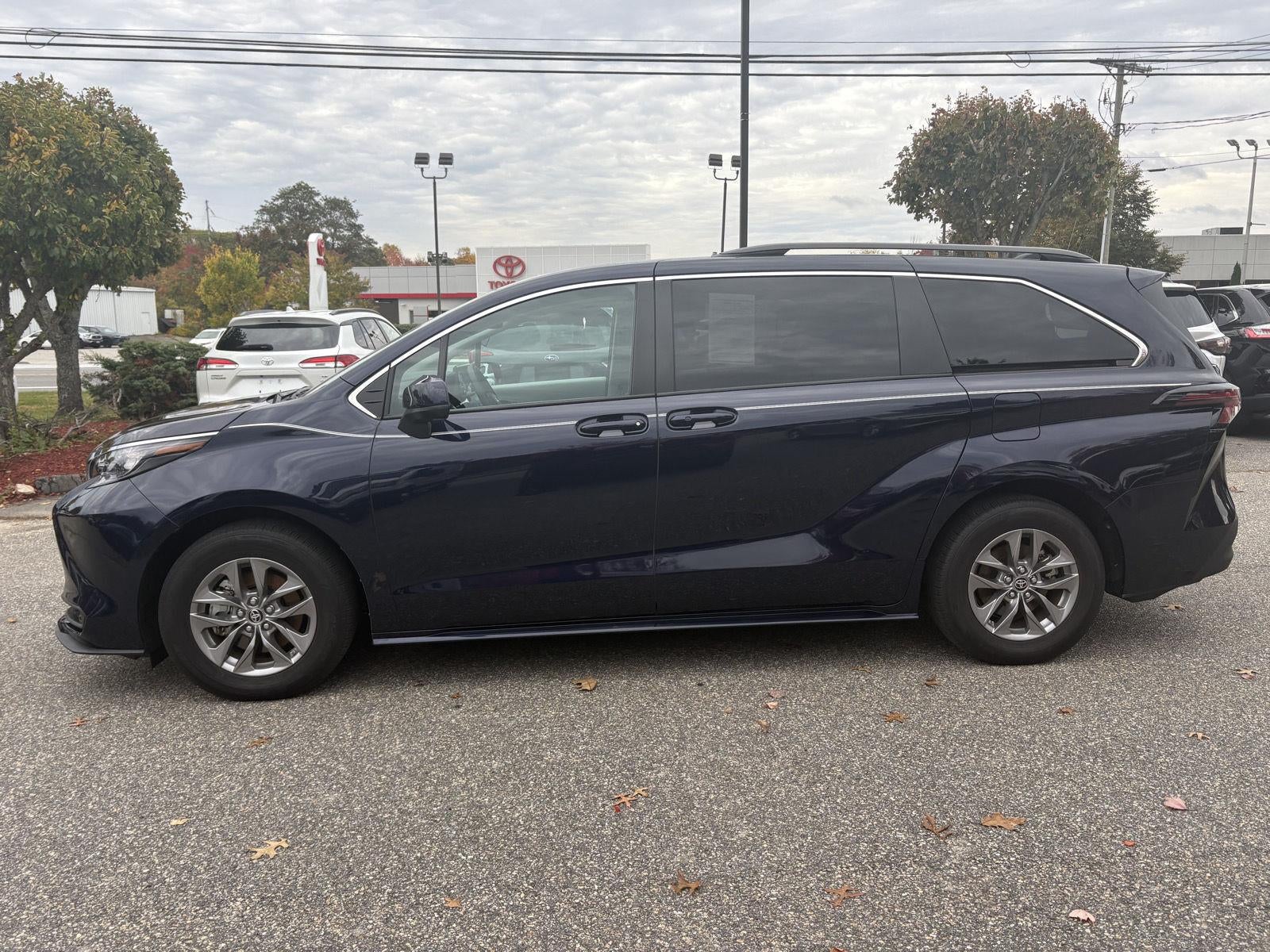 2024 Toyota Sienna LE