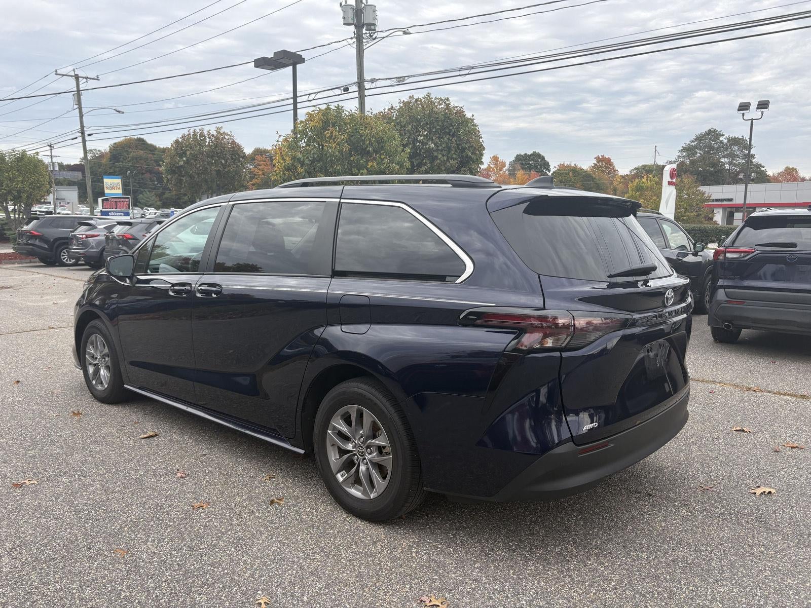 2024 Toyota Sienna LE