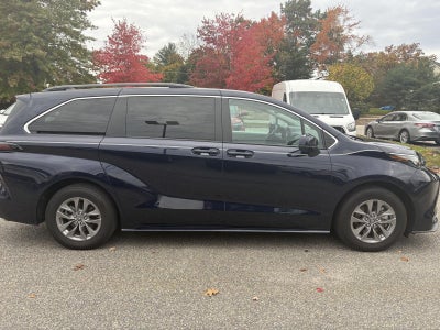 2024 Toyota Sienna LE