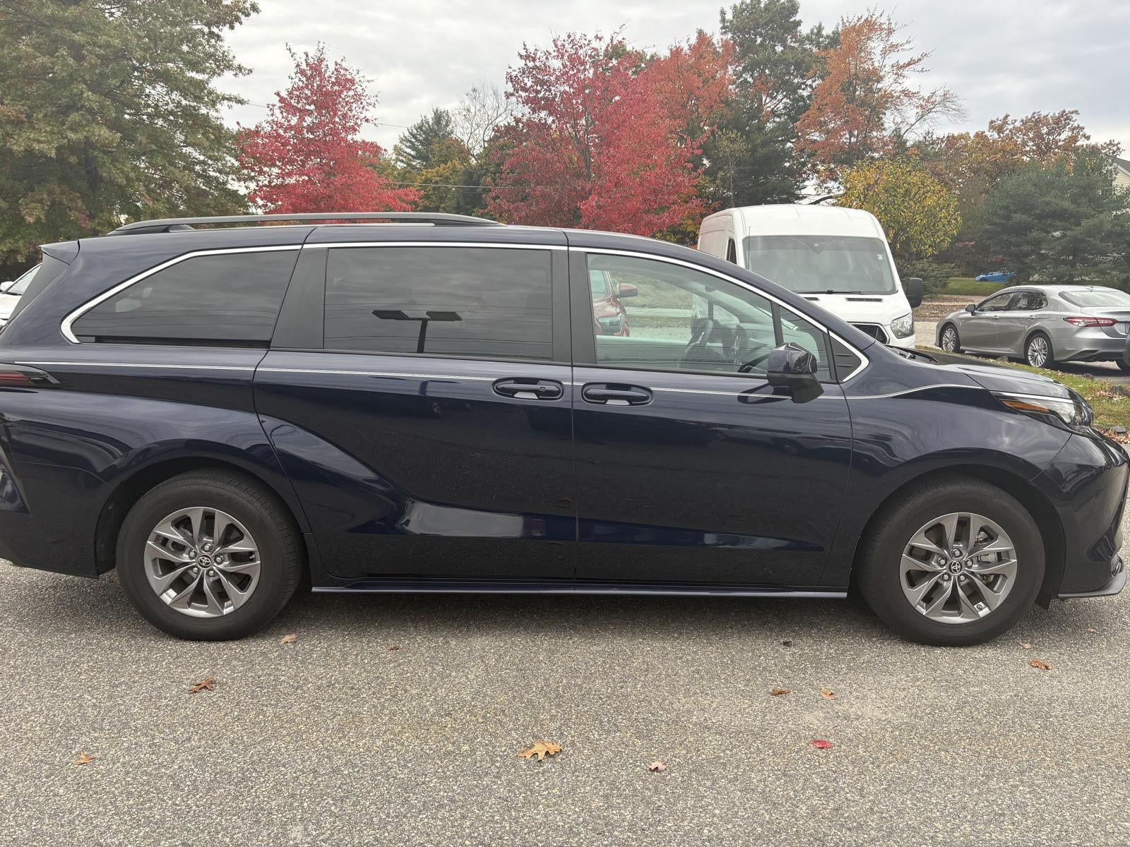 2024 Toyota Sienna LE