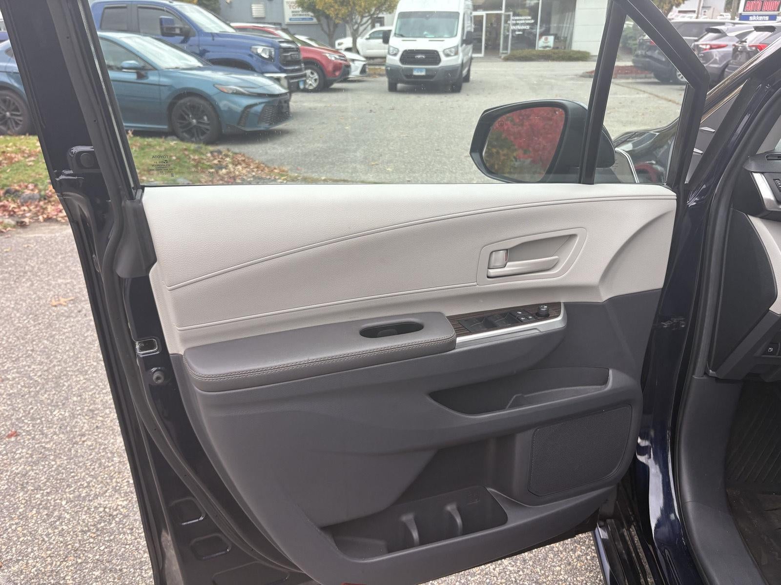 2024 Toyota Sienna LE