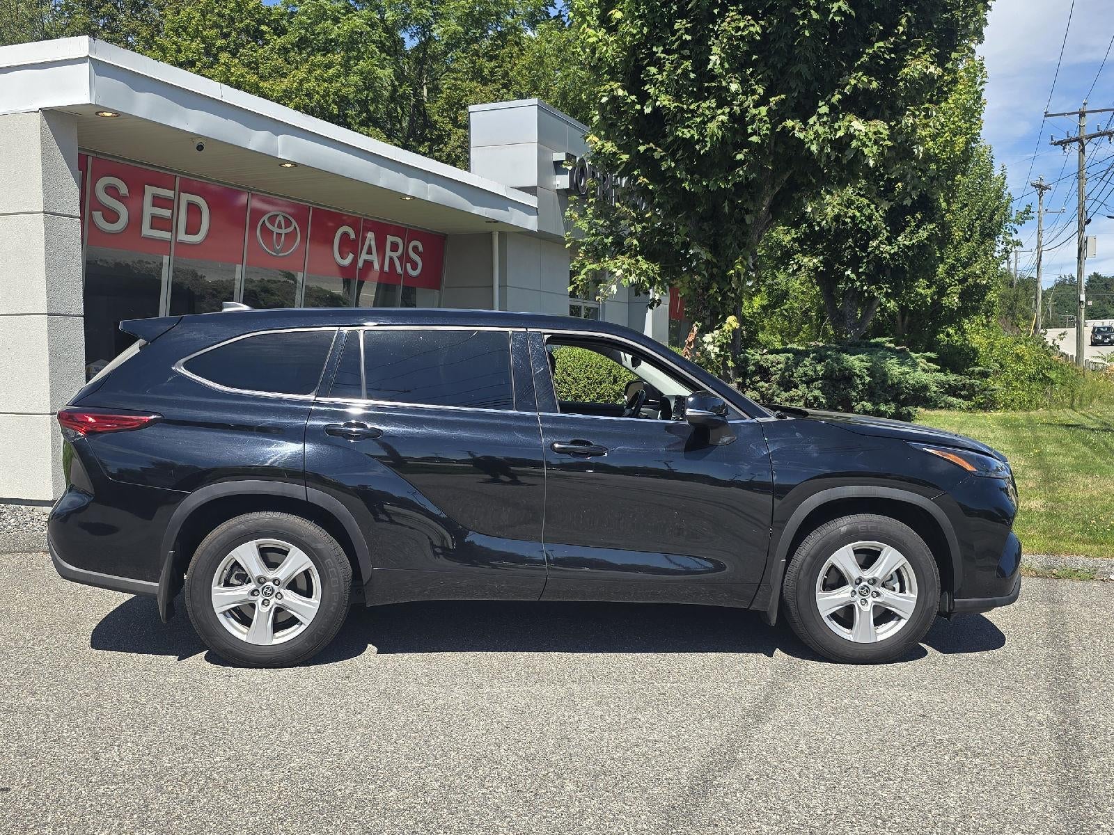 2022 Toyota Highlander LE