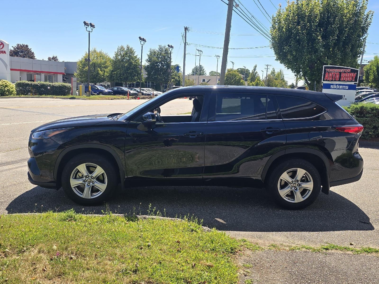 2022 Toyota Highlander LE