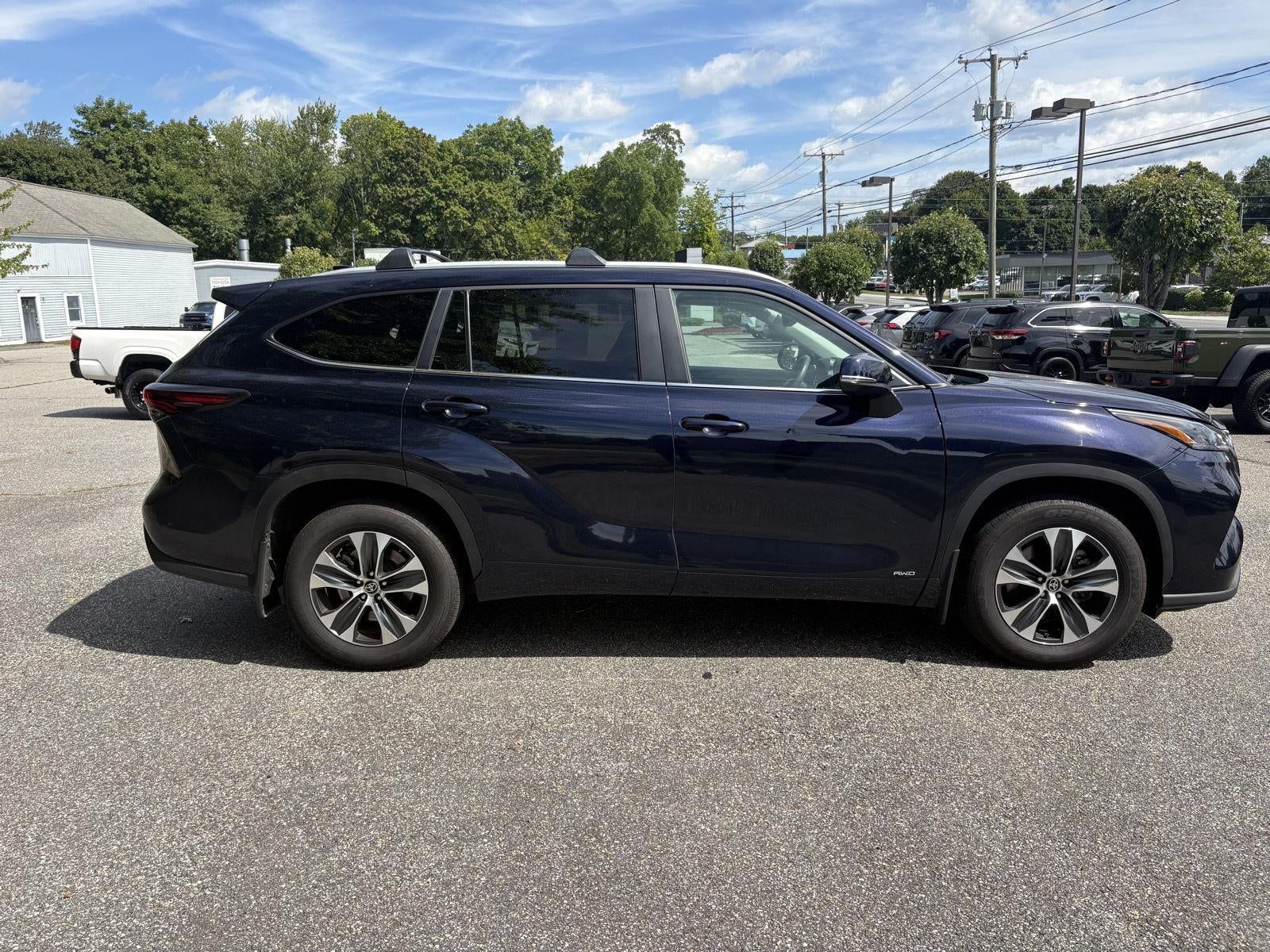 2024 Toyota Highlander Hybrid XLE