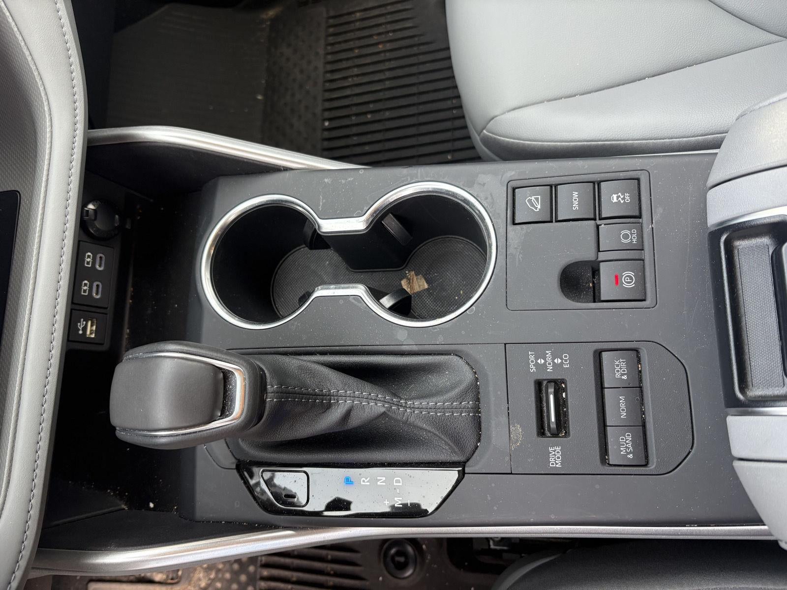 2025 Toyota Highlander LE