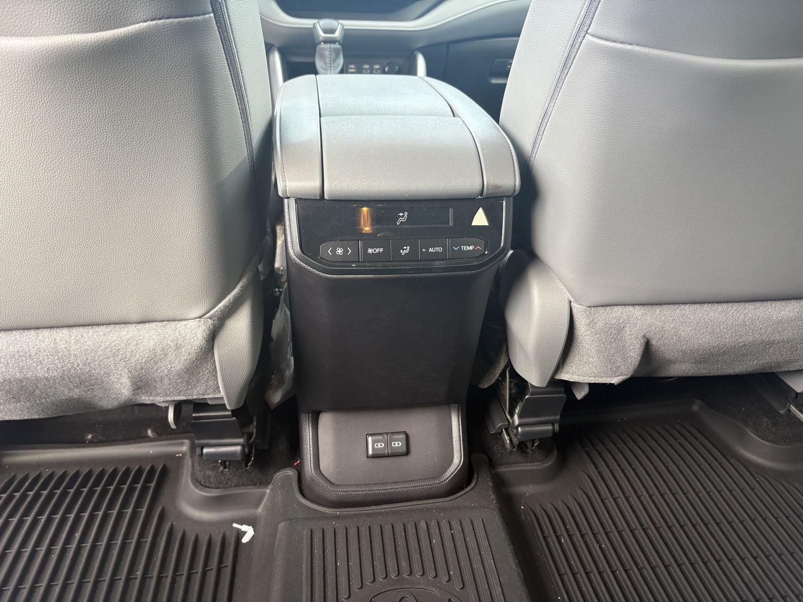 2025 Toyota Highlander LE