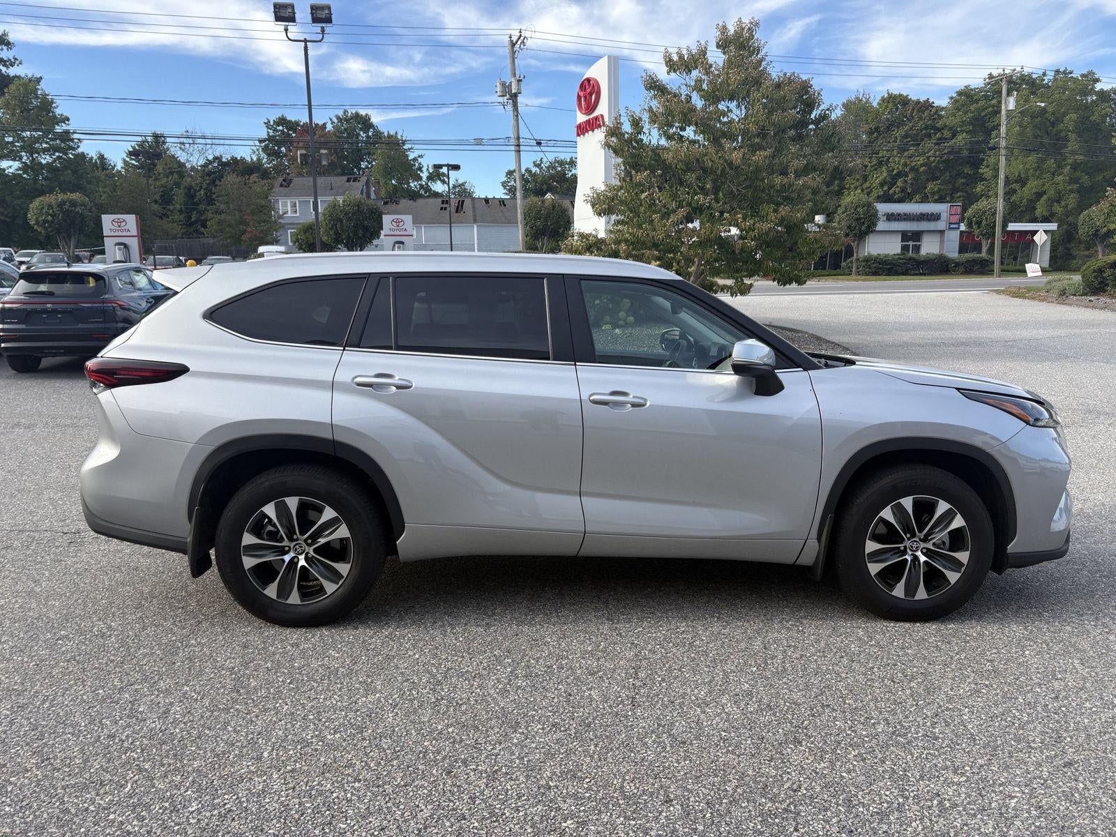 2025 Toyota Highlander LE