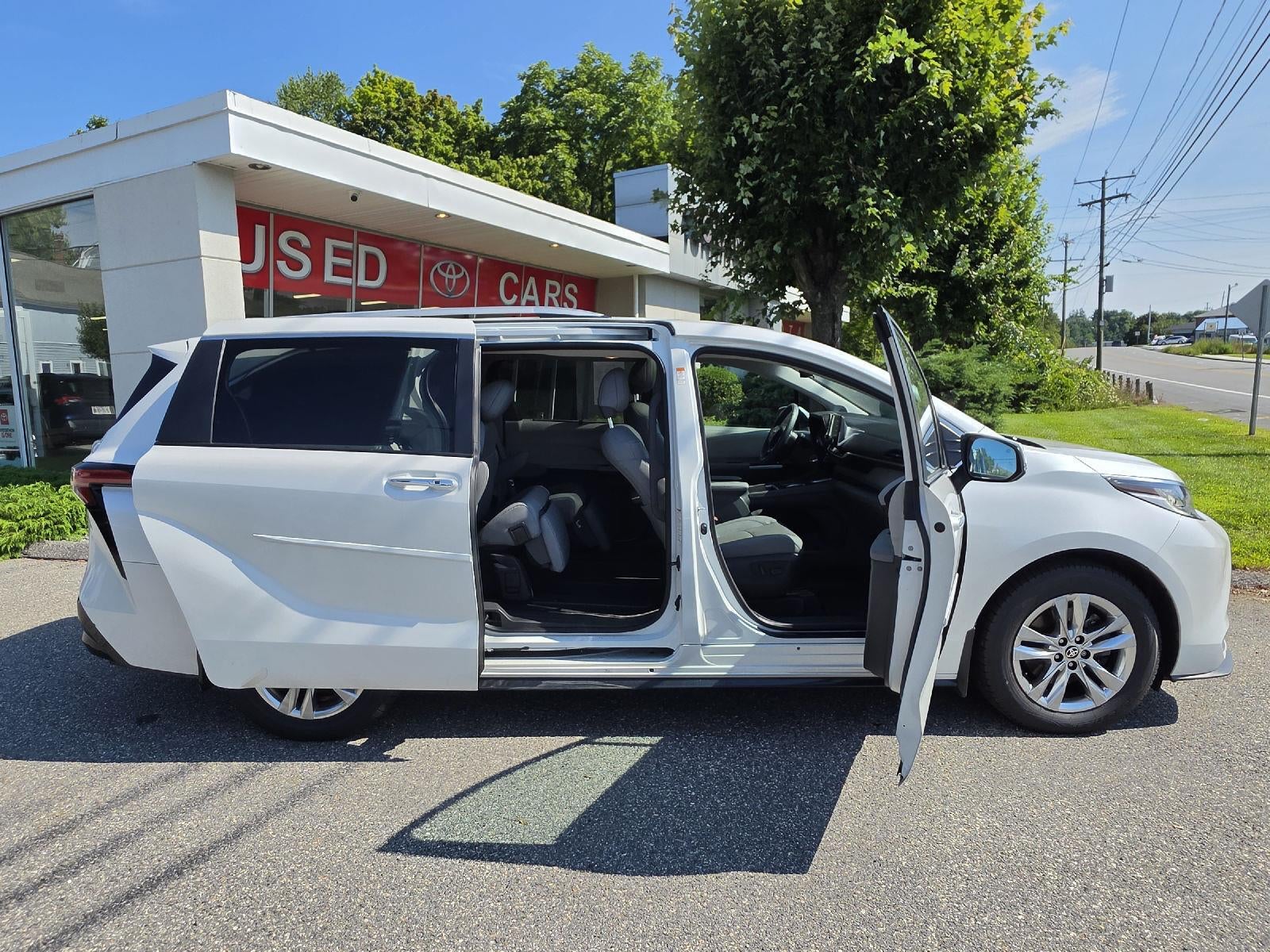 2023 Toyota Sienna Limited
