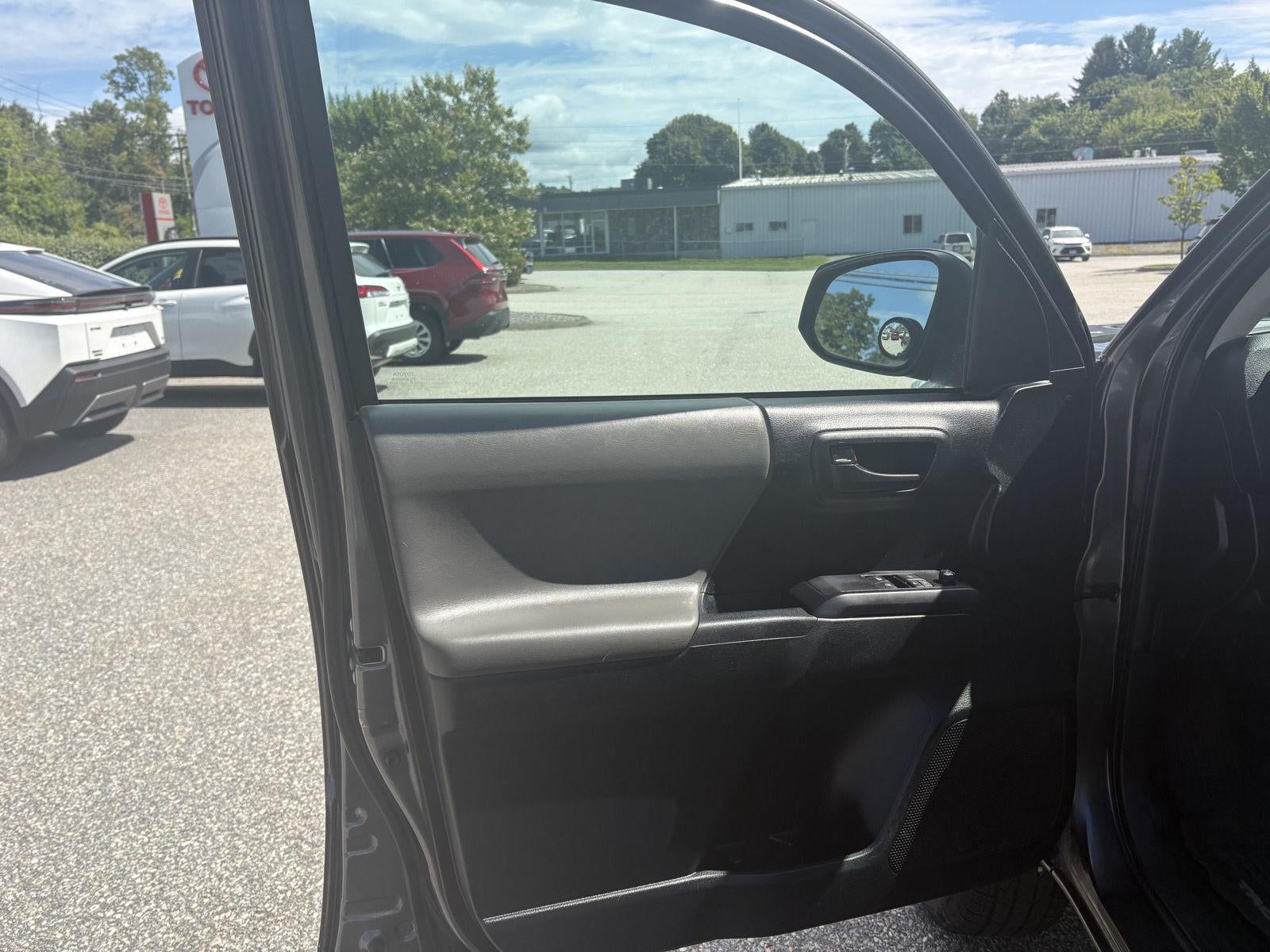 2016 Toyota Tacoma SR