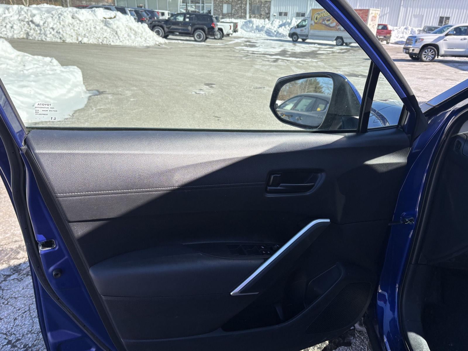 2023 Toyota COROLLA CROSS L LE