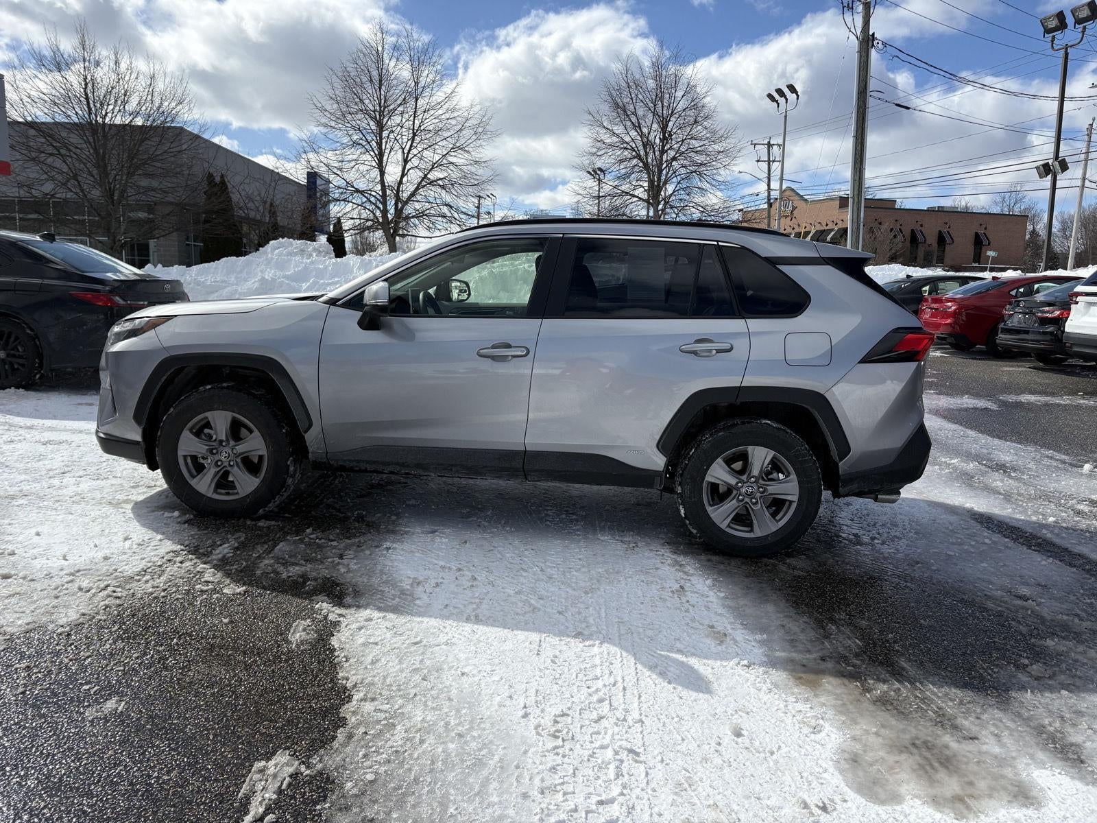 2025 Toyota RAV4 Hybrid XLE
