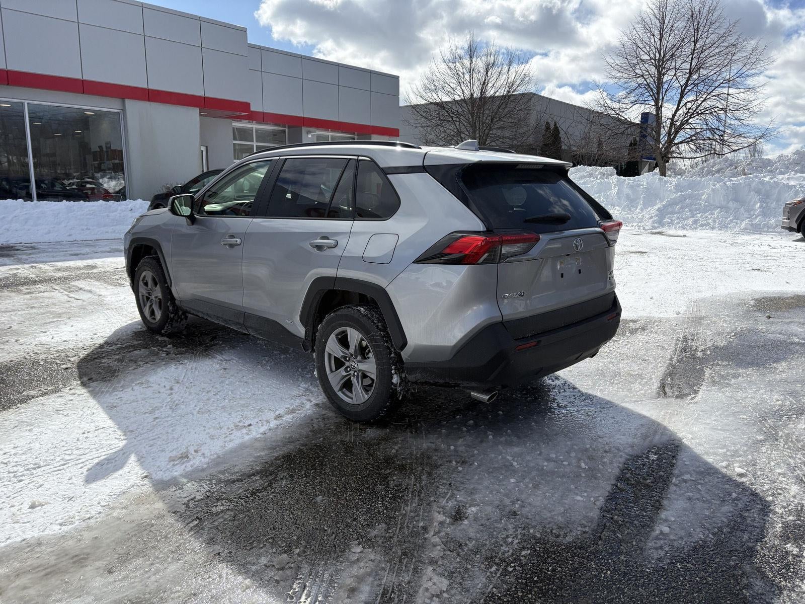 2025 Toyota RAV4 Hybrid XLE