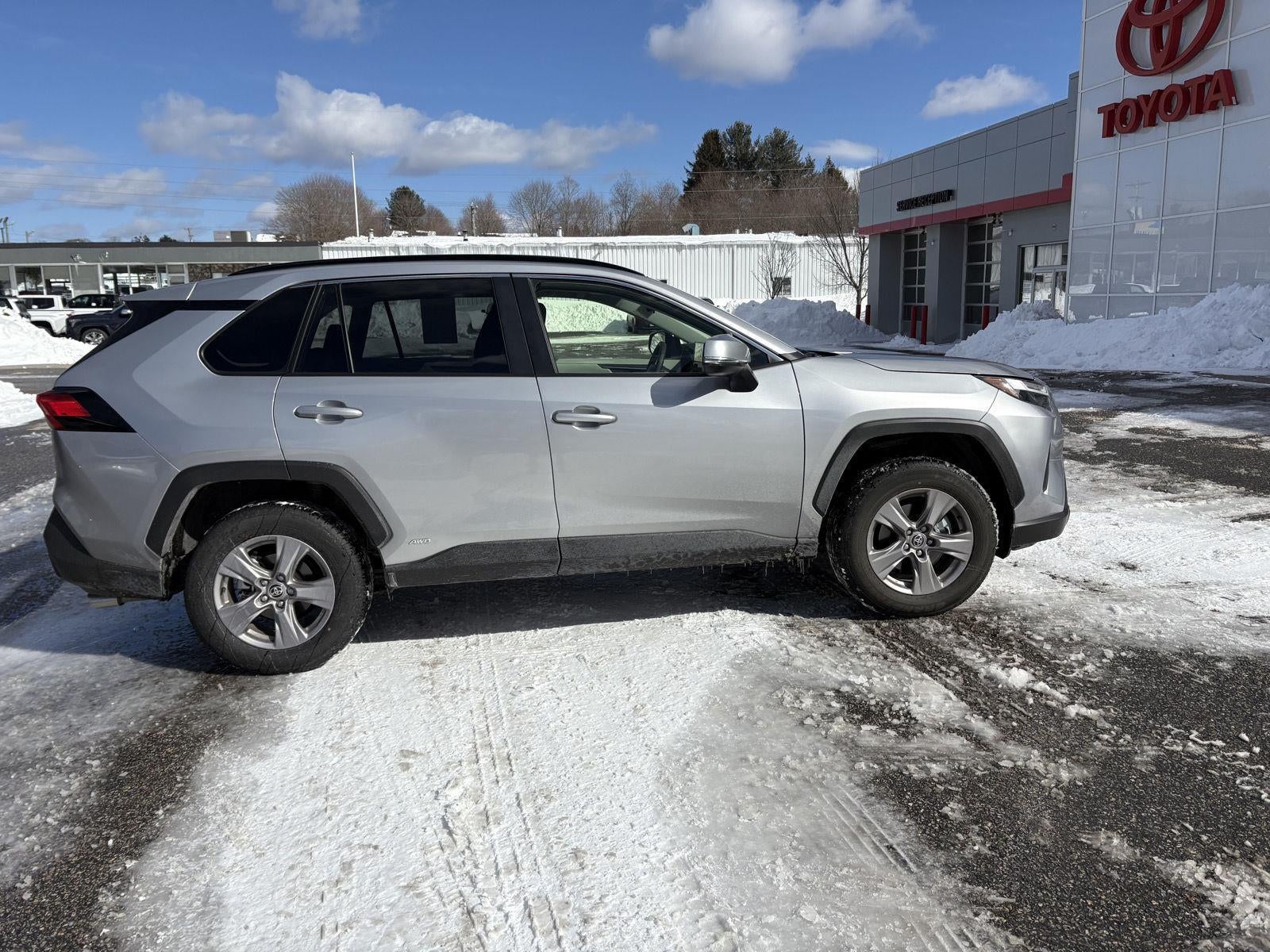 2025 Toyota RAV4 Hybrid XLE